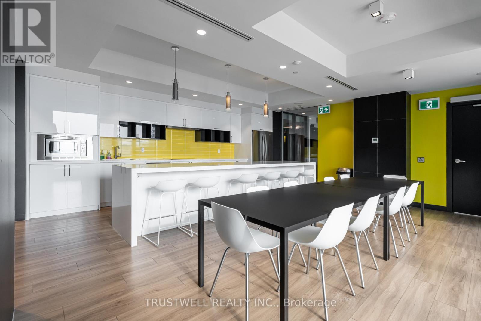 #1004 158 FRONT STREET E - 16