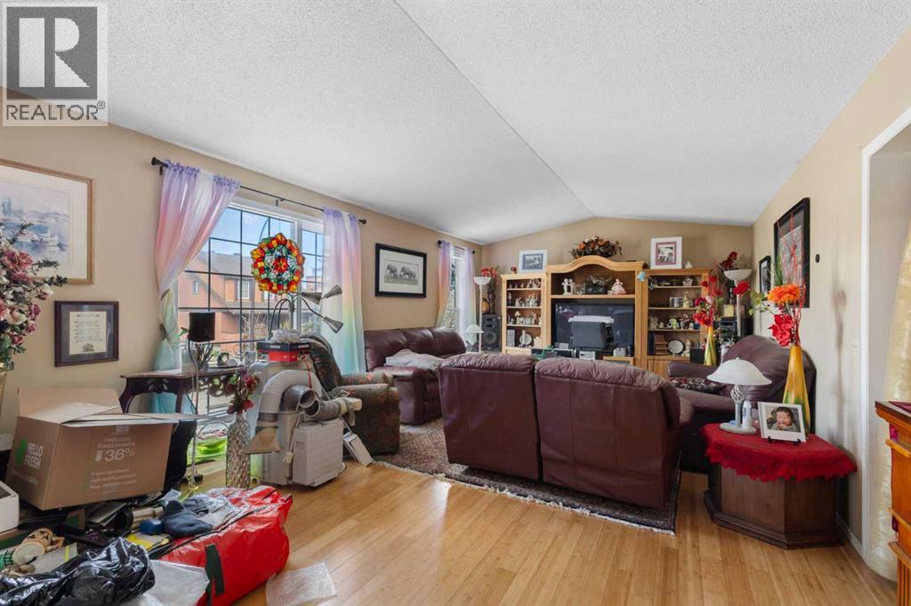 169 Beddington Circle NE - 10