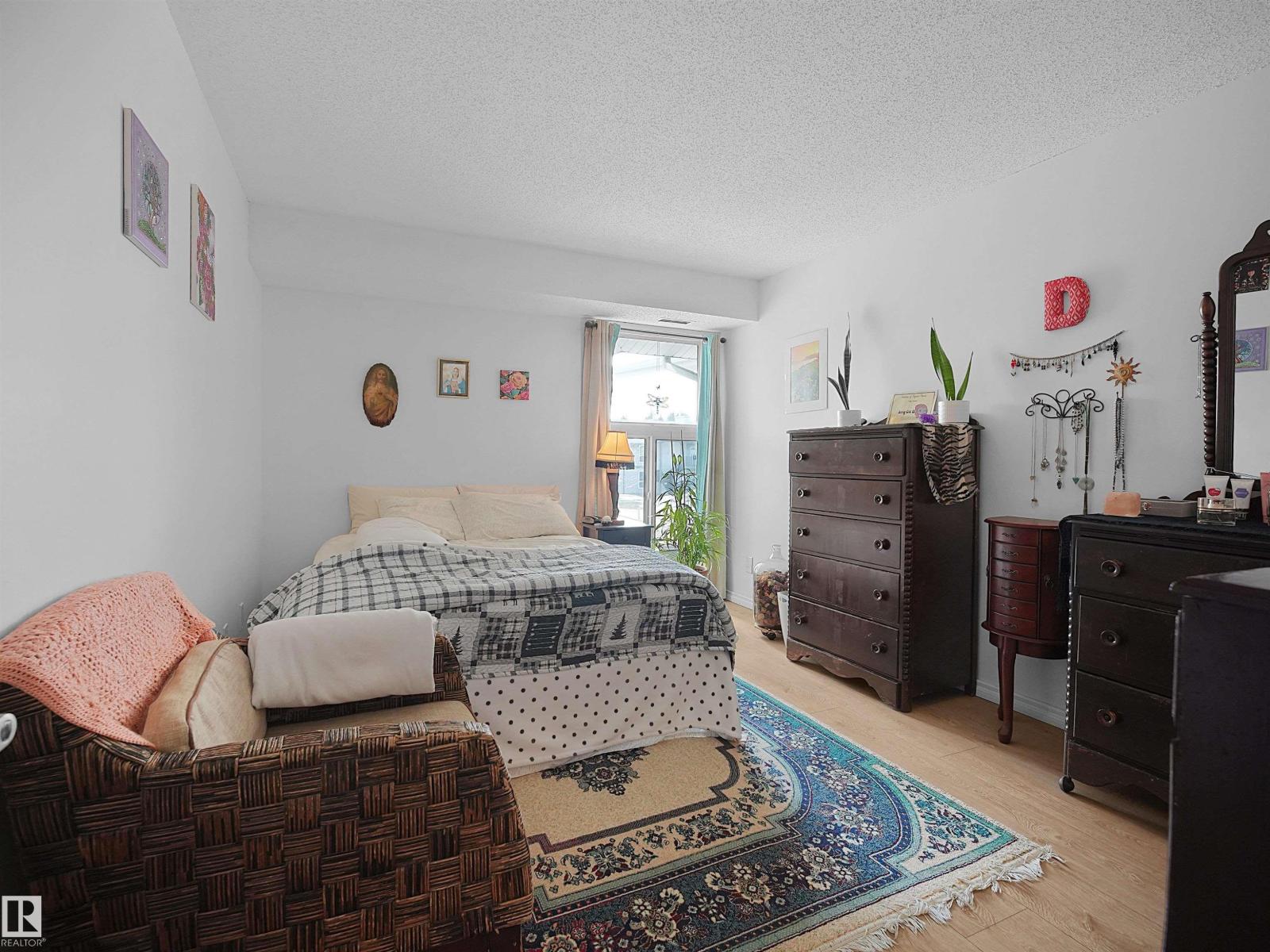 #156 2703 79 ST NW - 18