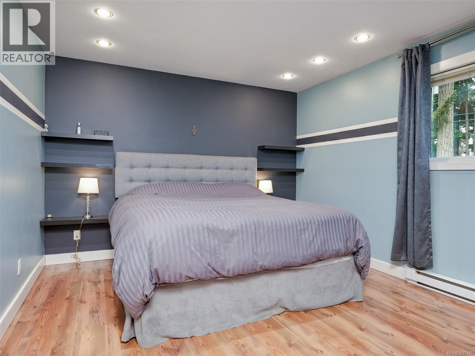 4 379 Wale Rd, Colwood