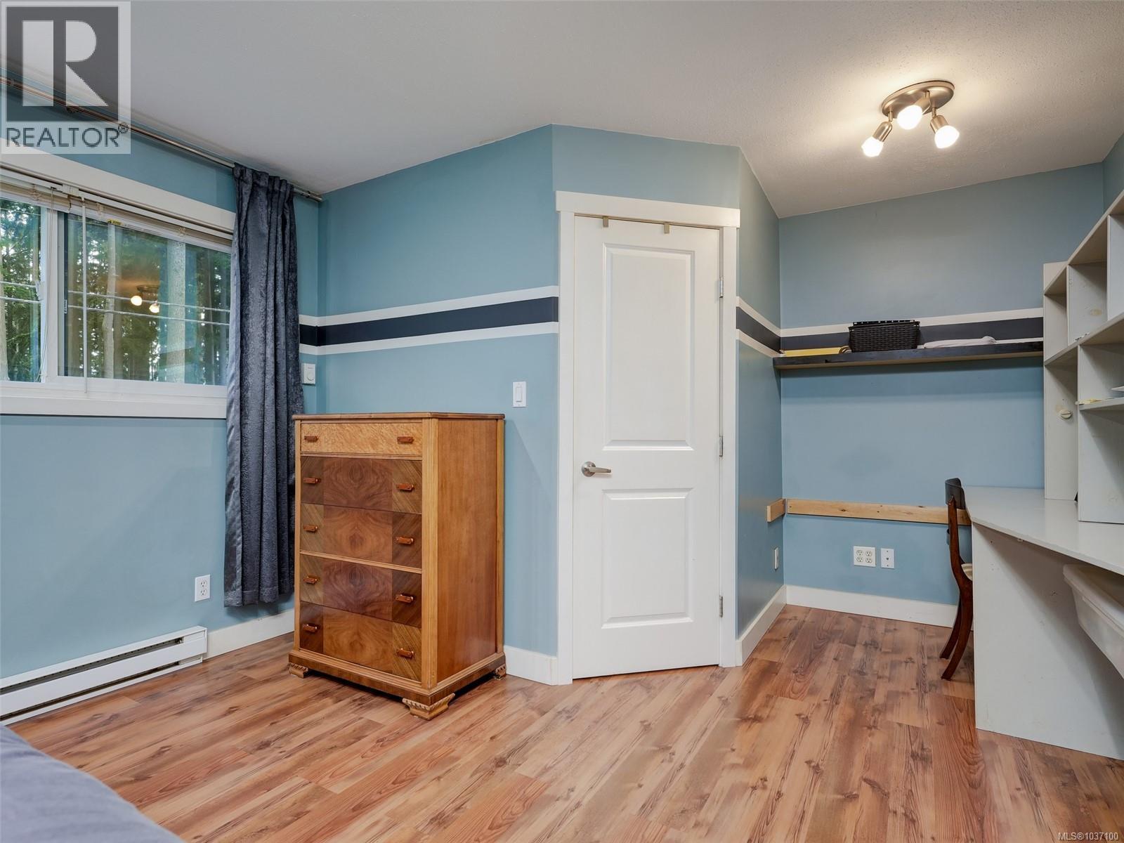 4 379 Wale Rd, Colwood