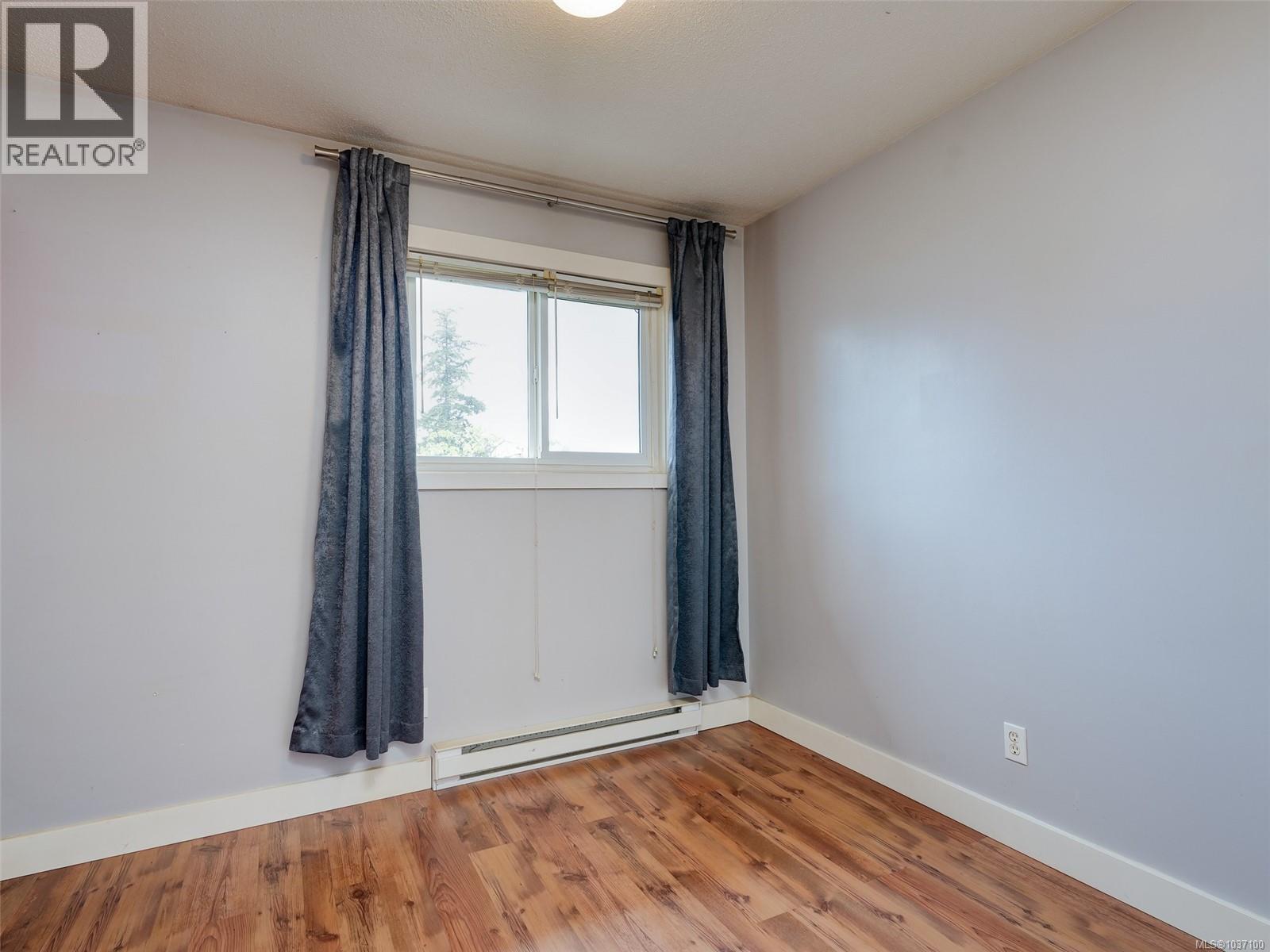 4 379 Wale Rd, Colwood