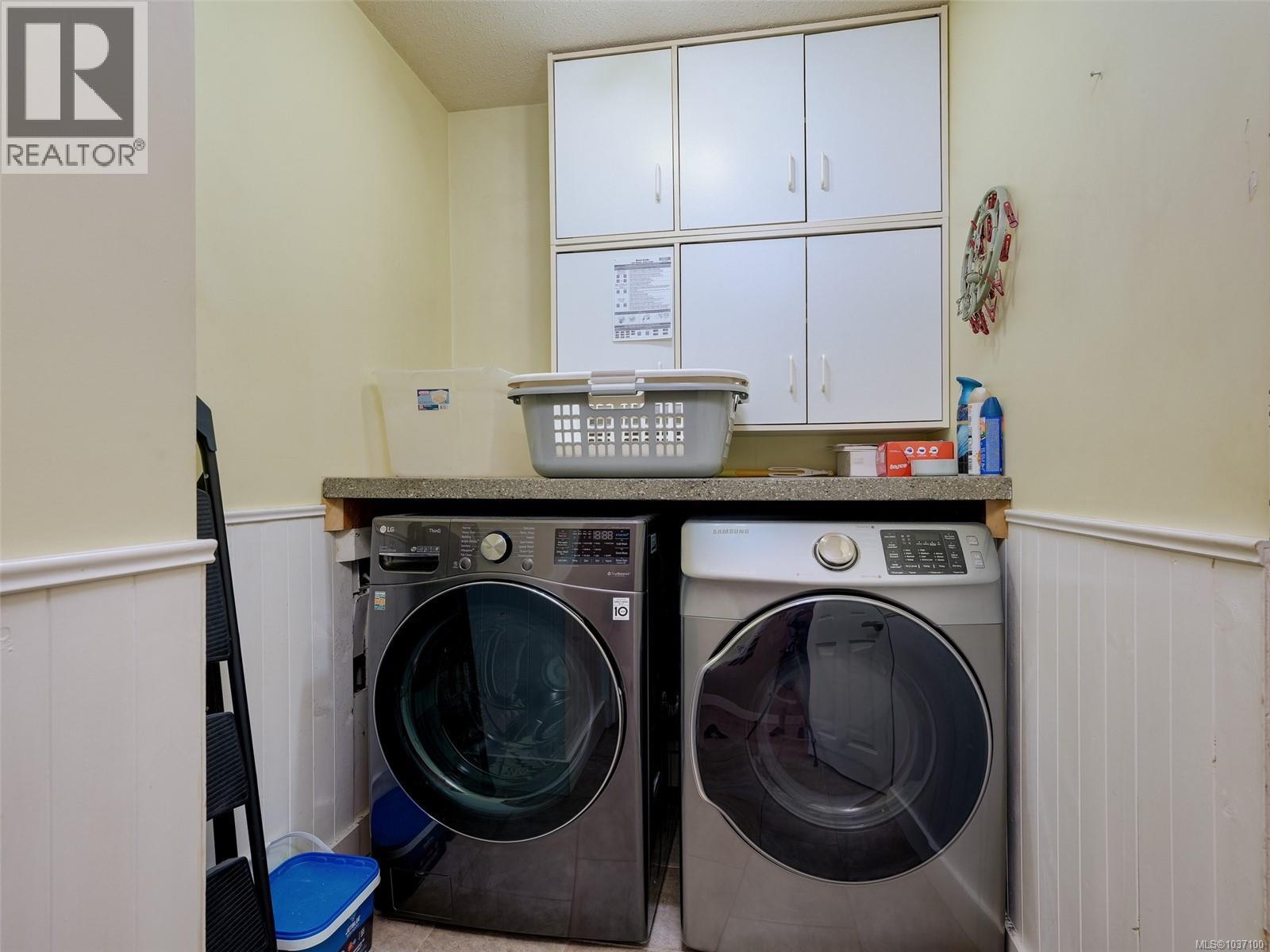 4 379 Wale Rd, Colwood