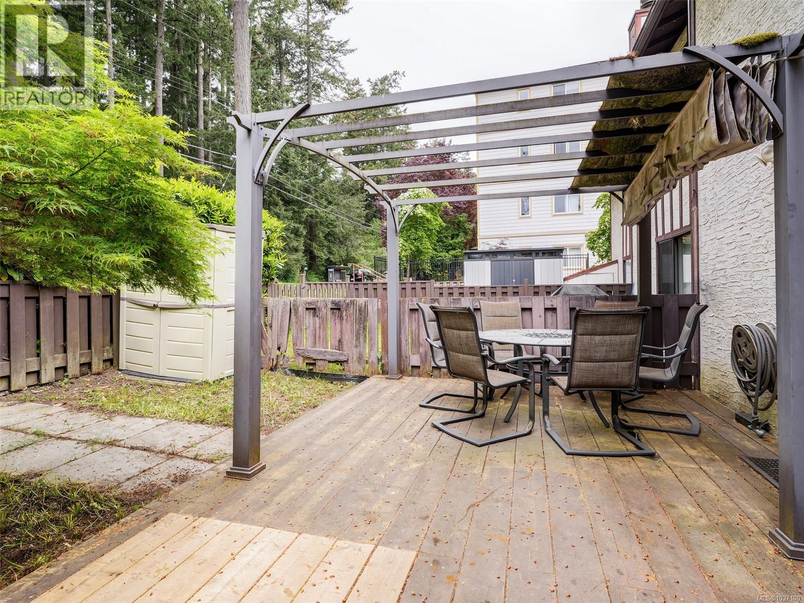 4 379 Wale Rd, Colwood