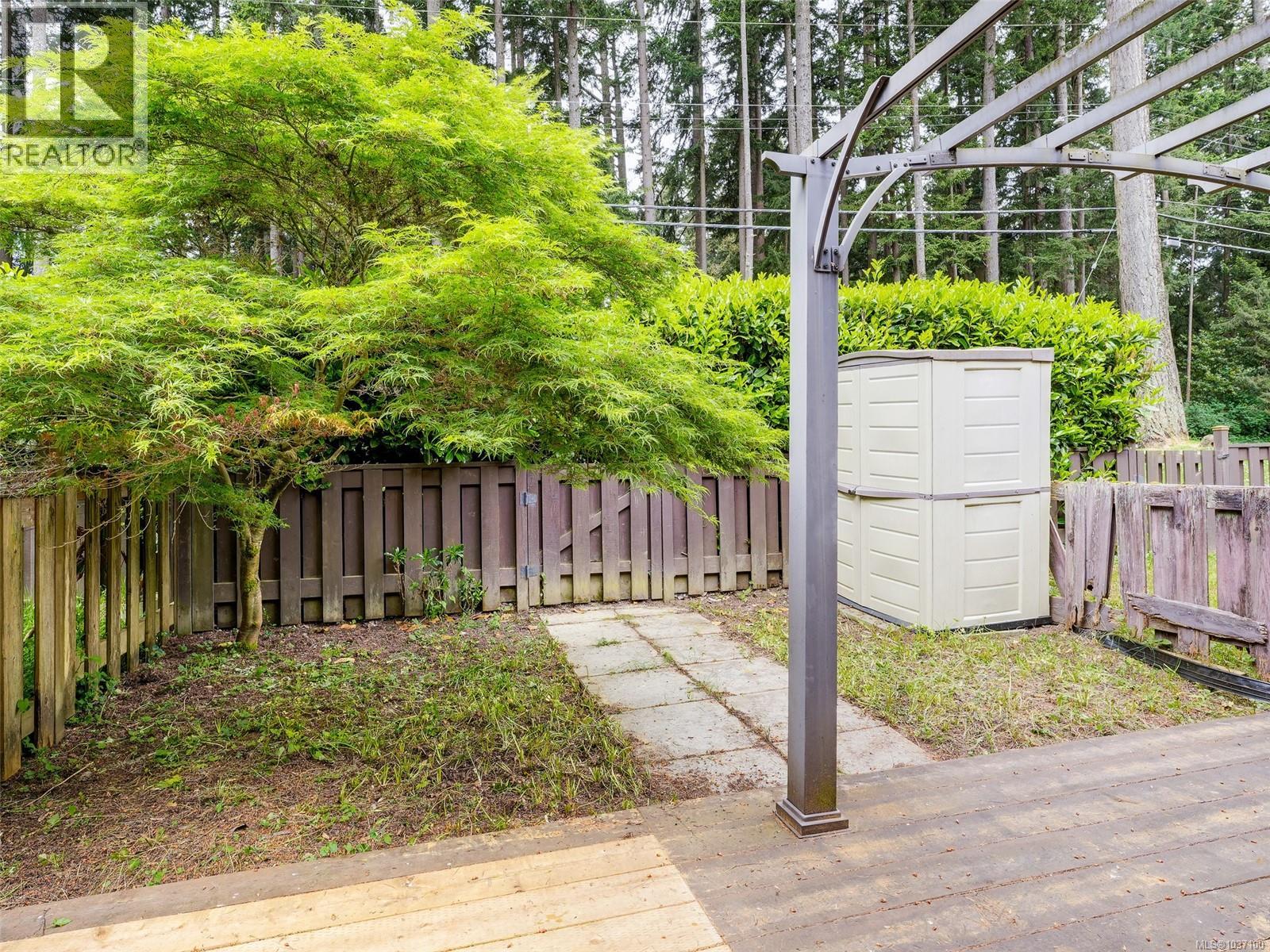 4 379 Wale Rd, Colwood