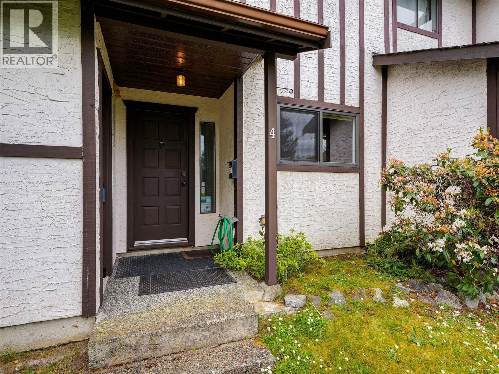4 379 Wale Rd, Colwood