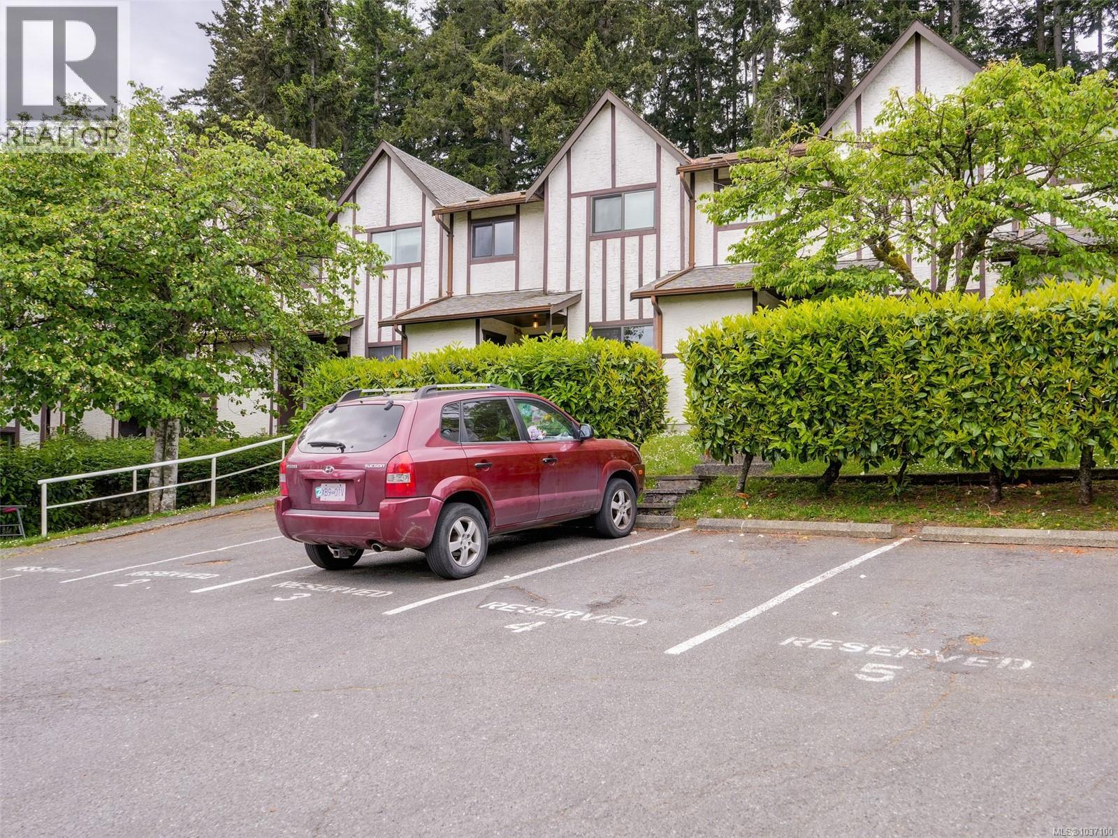 4 379 Wale Rd, Colwood