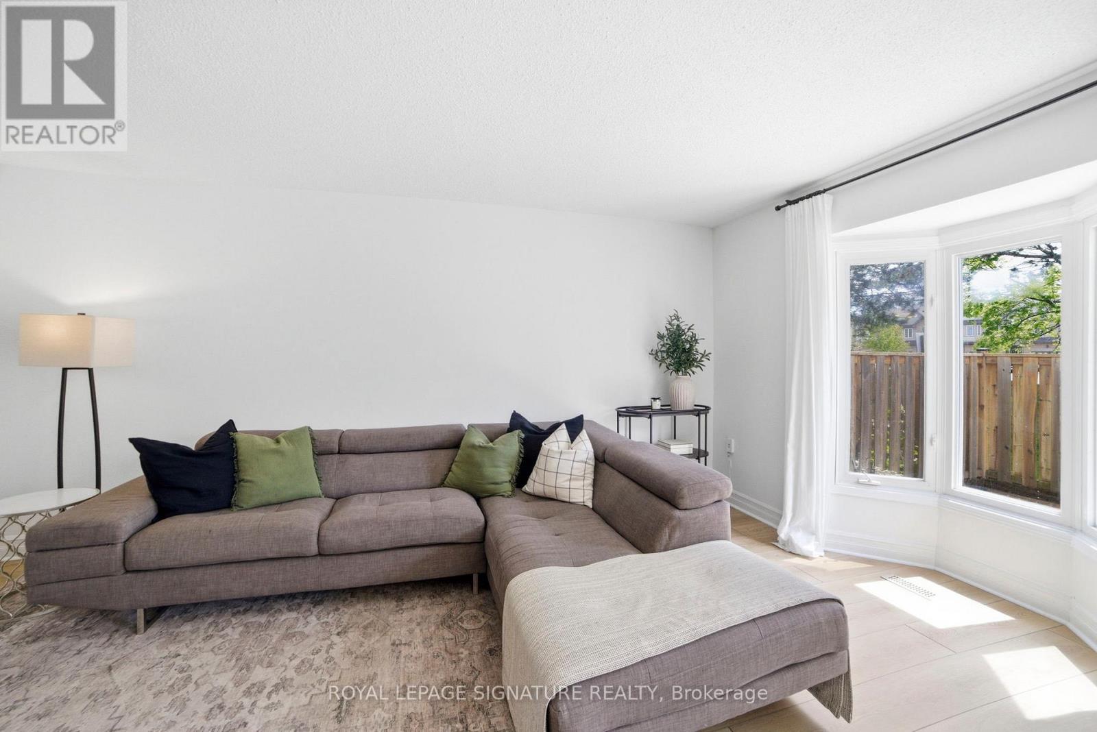 #15 1 ROYALWOOD COURT - 11