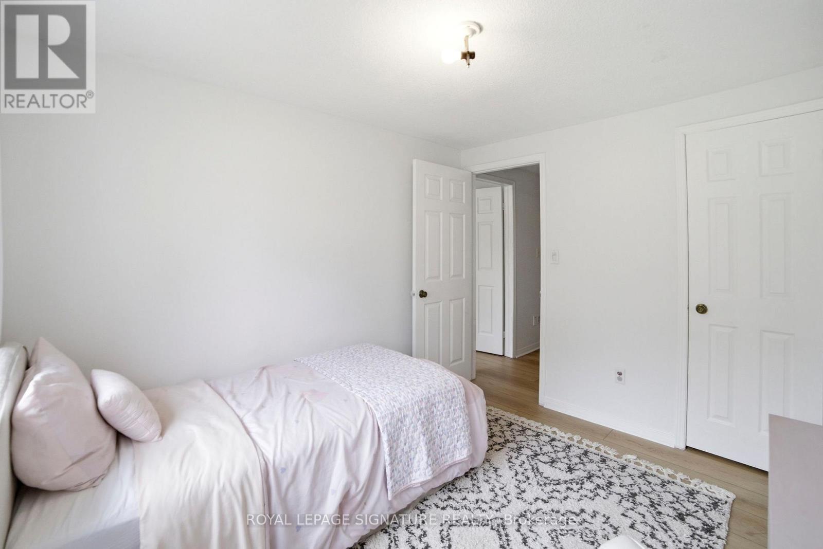 #15 1 ROYALWOOD COURT - 28