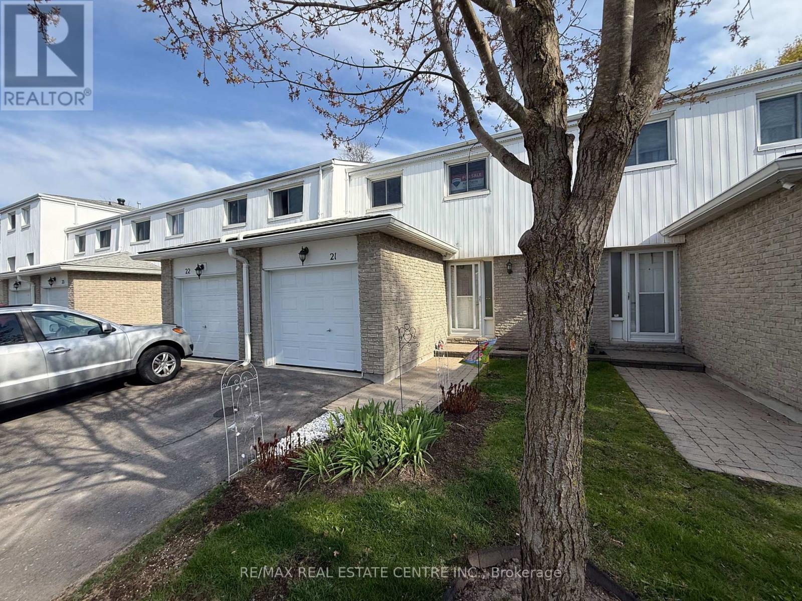 #21 325 WILLIAM STREET - 1