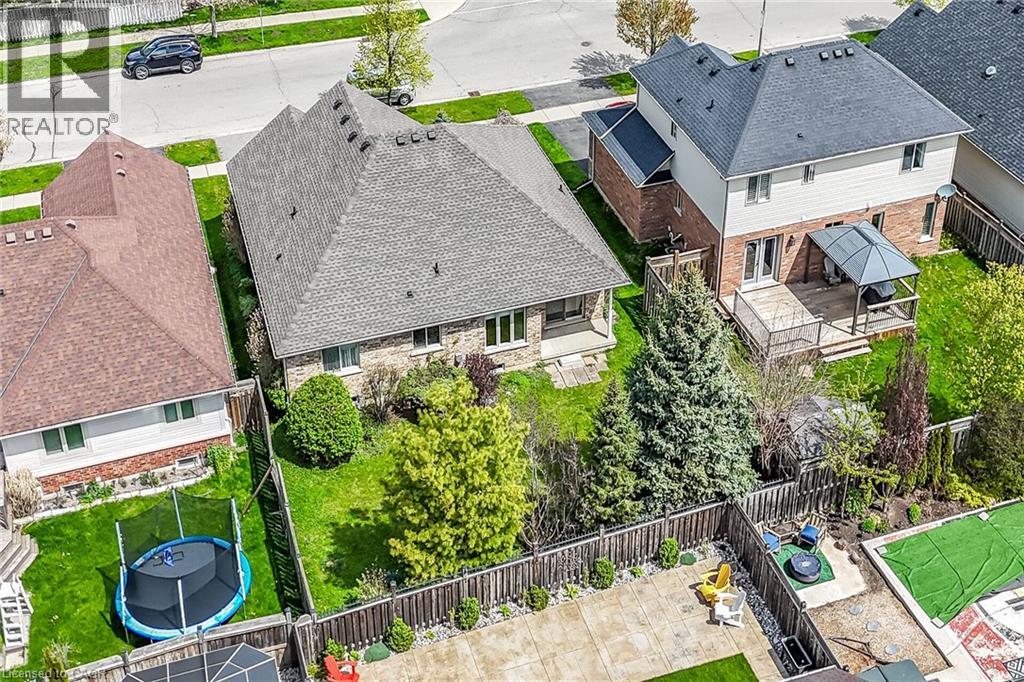 73 COBBLESTONE Drive - 32