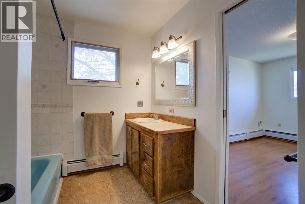 664 49 Avenue W - 17
