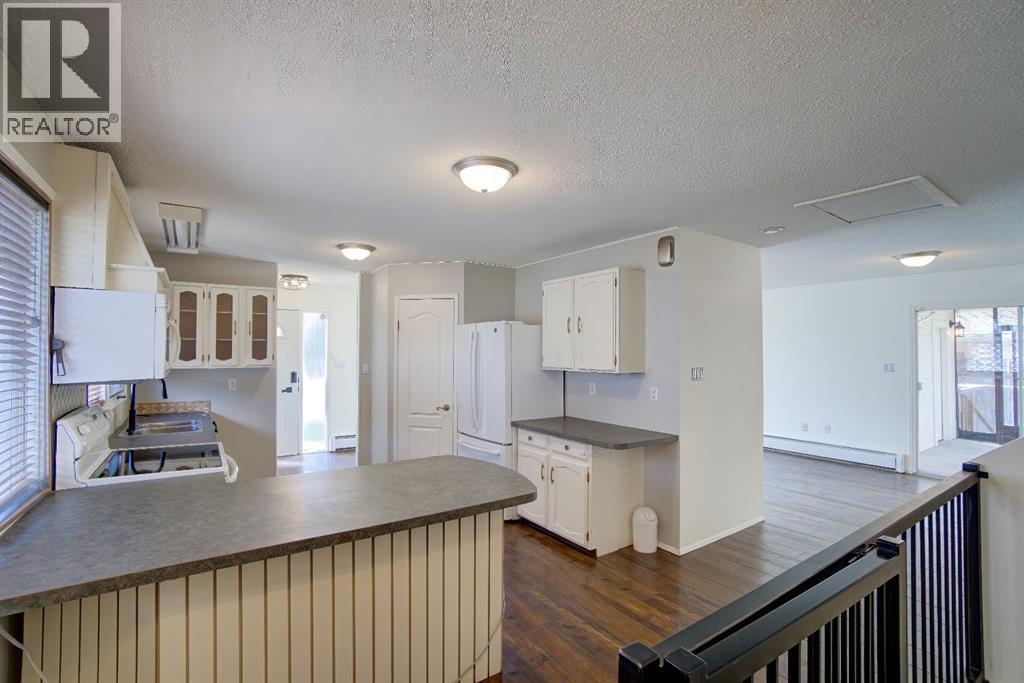 664 49 Avenue W - 13