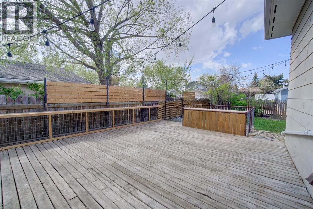 664 49 Avenue W - 49