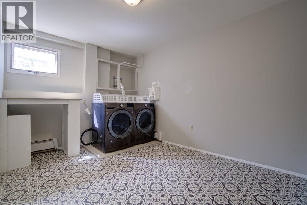 664 49 Avenue W - 32