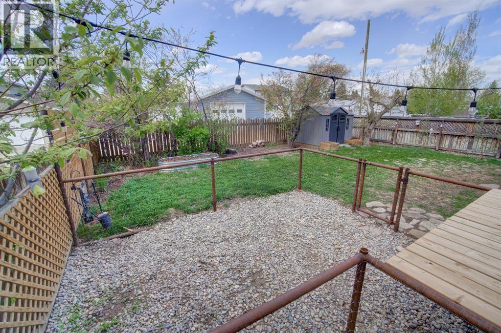 664 49 Avenue W - 50
