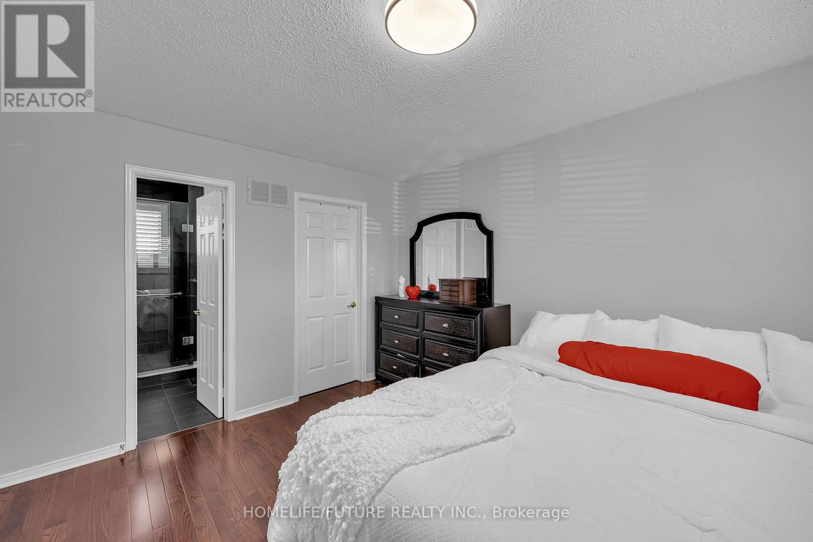 86 ROBINSON CRESCENT - 21