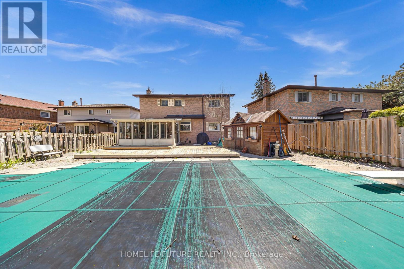 86 ROBINSON CRESCENT - 40