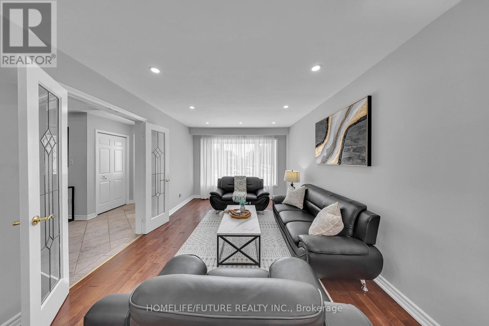 86 ROBINSON CRESCENT - 6