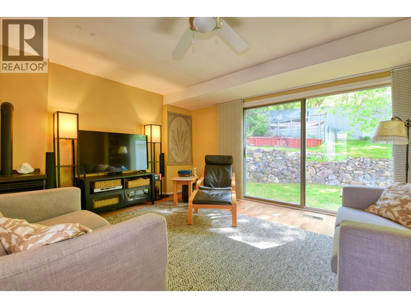 8 WINDMILL CRESCENT - Image 2