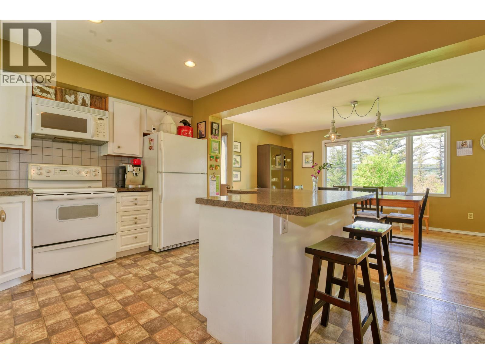 8 WINDMILL CRESCENT - 5