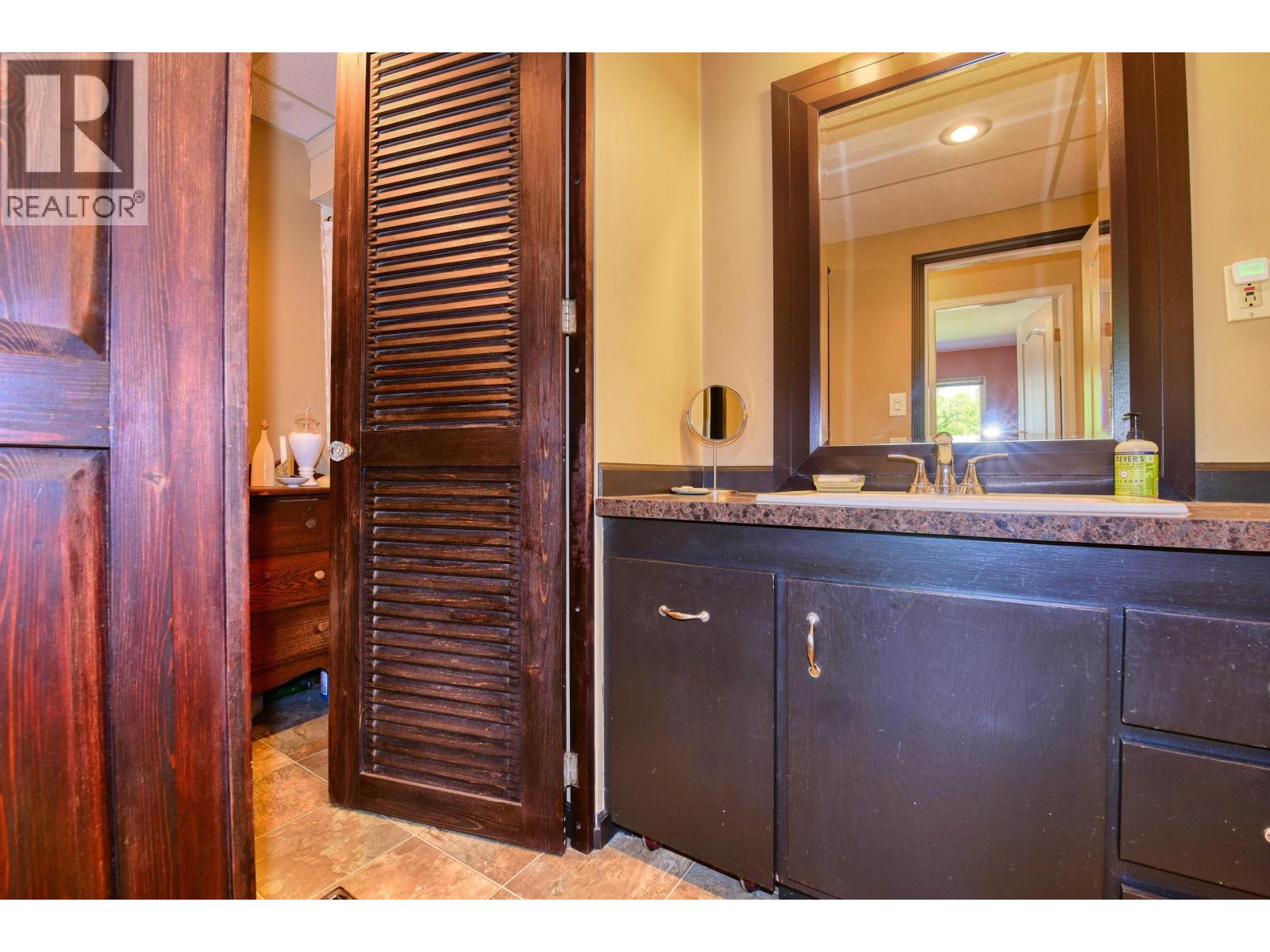 8 WINDMILL CRESCENT - 15