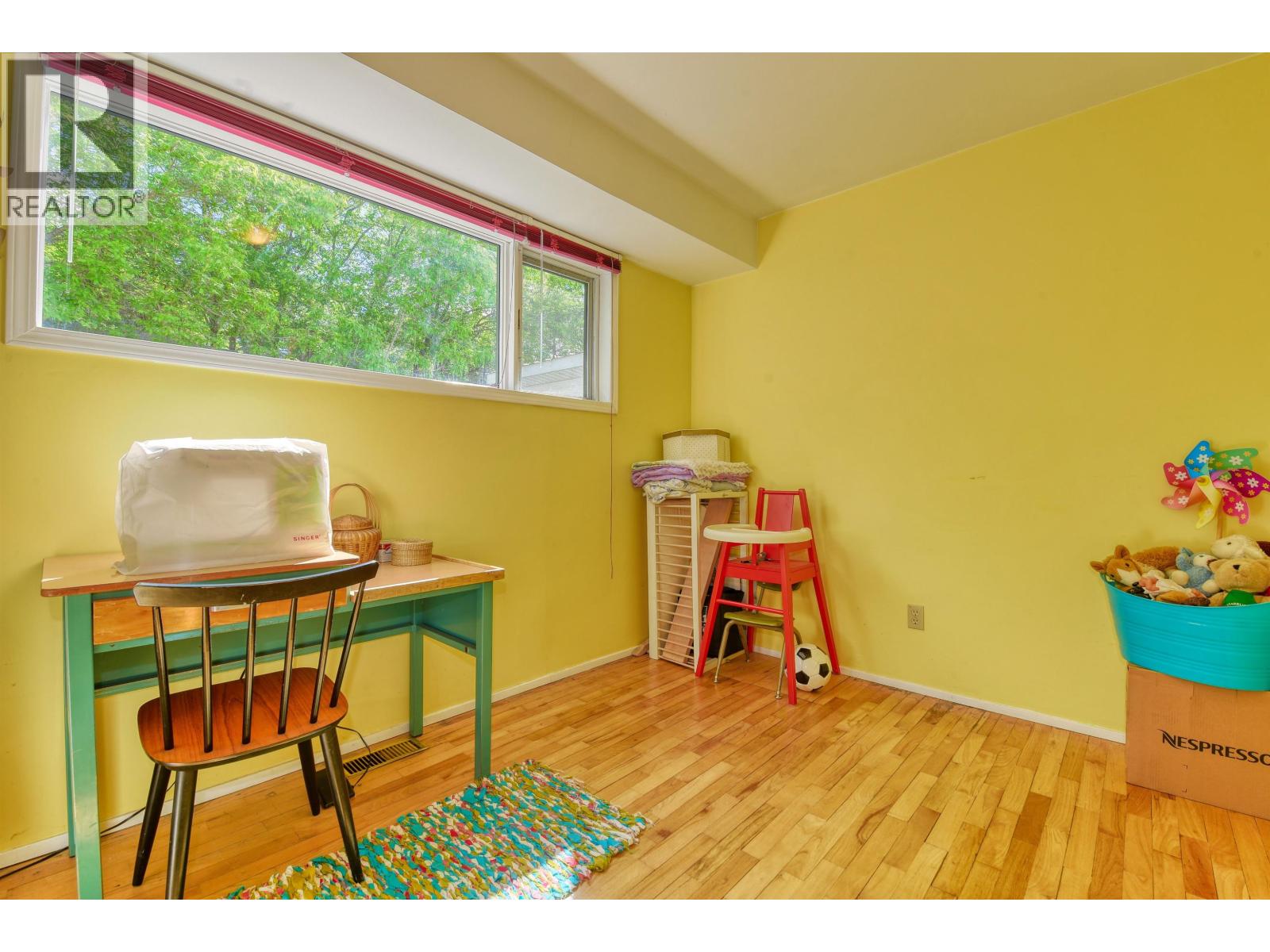 8 WINDMILL CRESCENT - 17