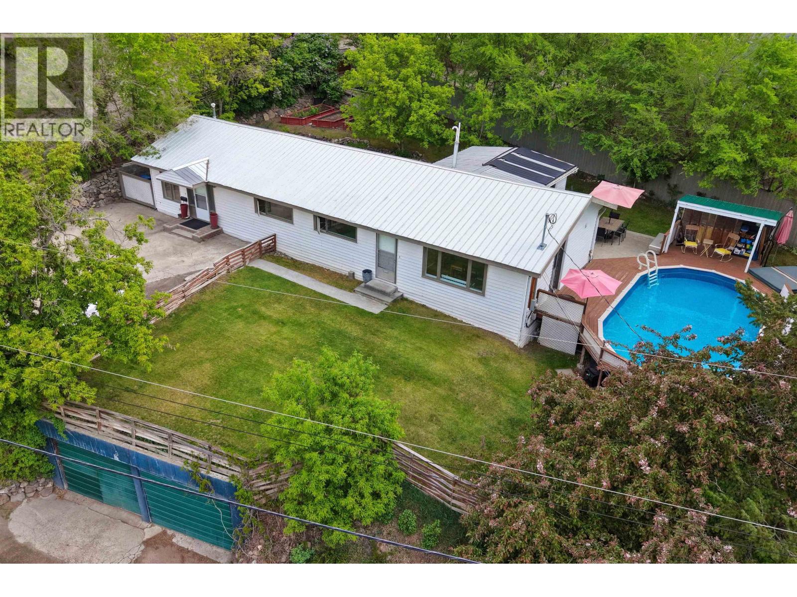8 WINDMILL CRESCENT - 29