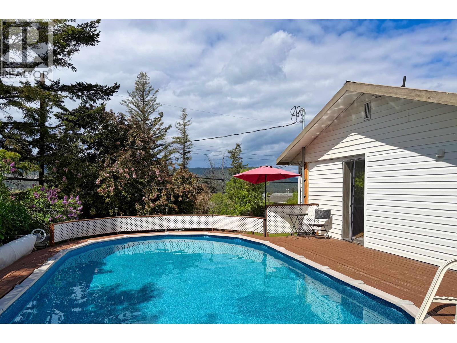 8 WINDMILL CRESCENT - 23