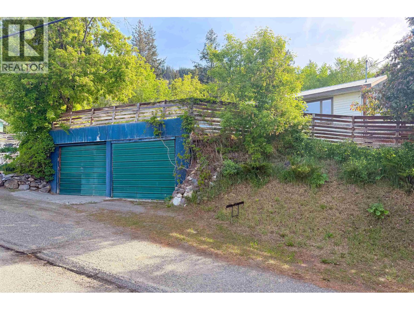 8 WINDMILL CRESCENT - 27