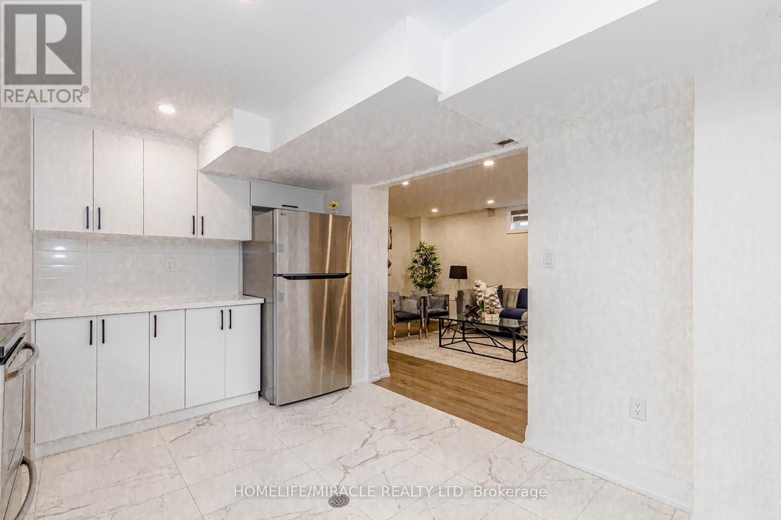563 TAPLOW CRESCENT - 37