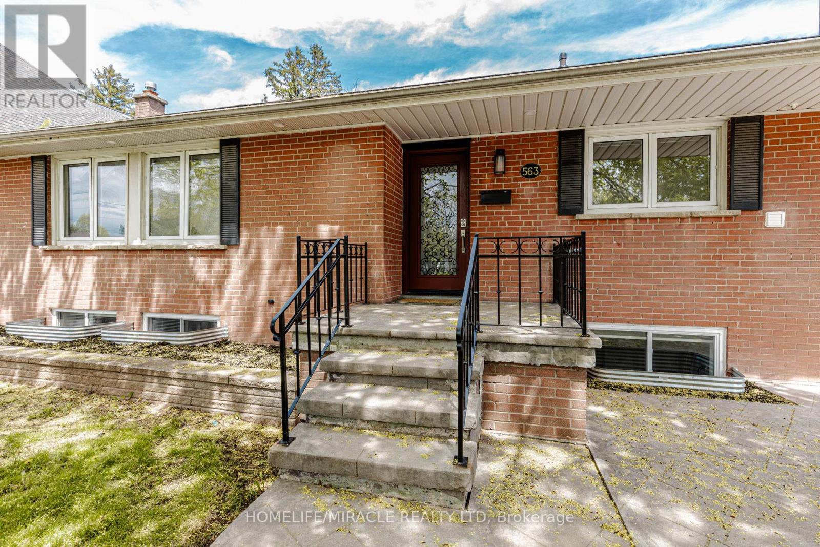 563 TAPLOW CRESCENT - 4