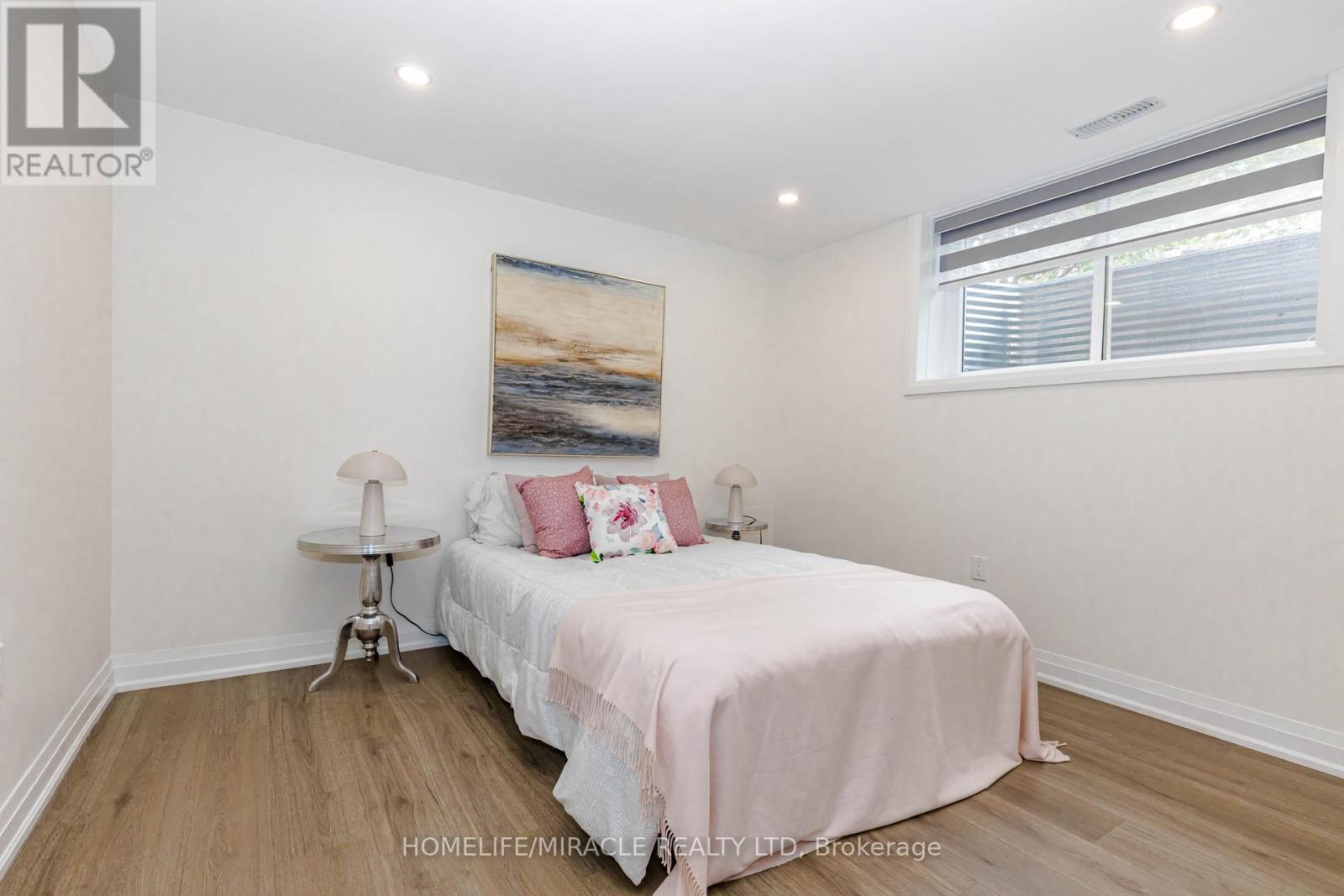 563 TAPLOW CRESCENT - 42