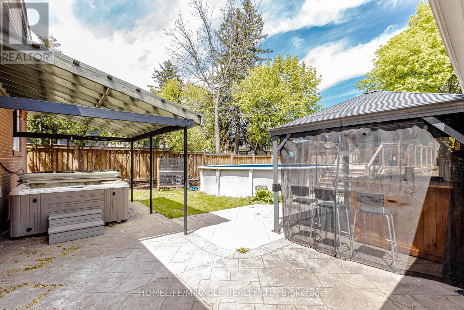 563 TAPLOW CRESCENT - 44