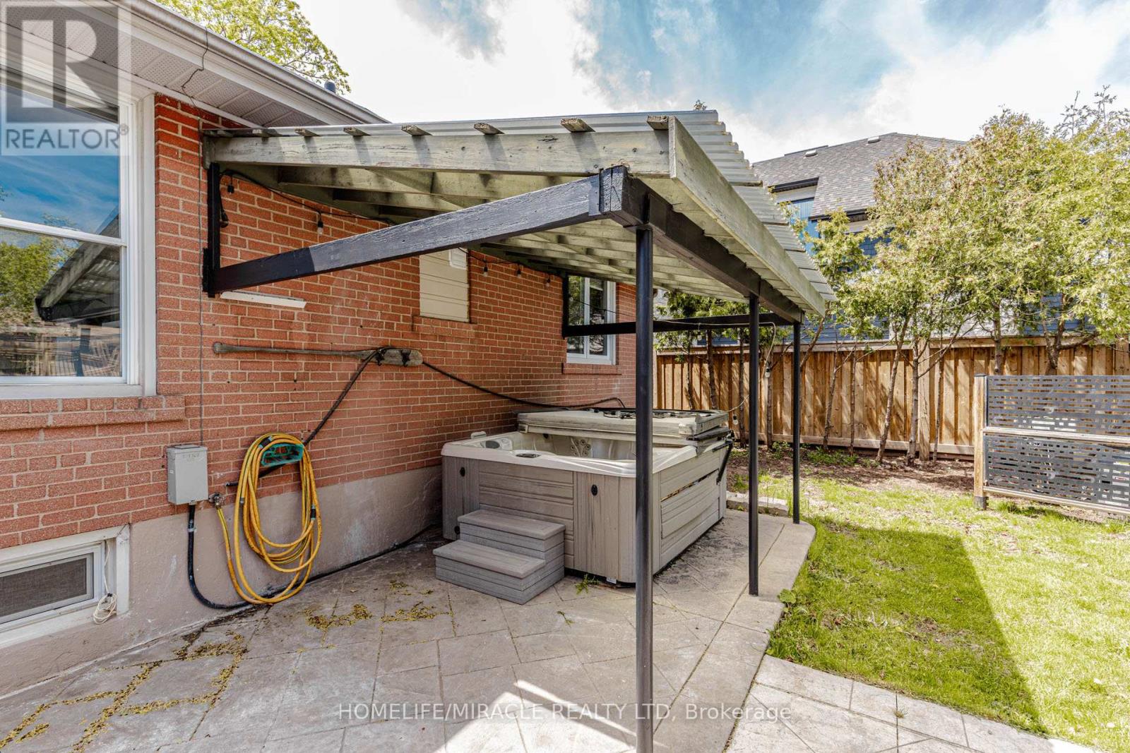 563 TAPLOW CRESCENT - 45