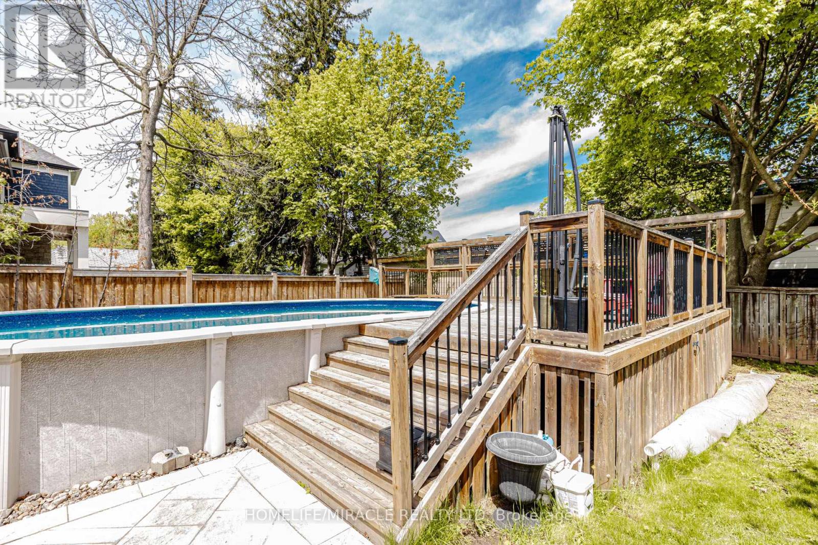 563 TAPLOW CRESCENT - 48