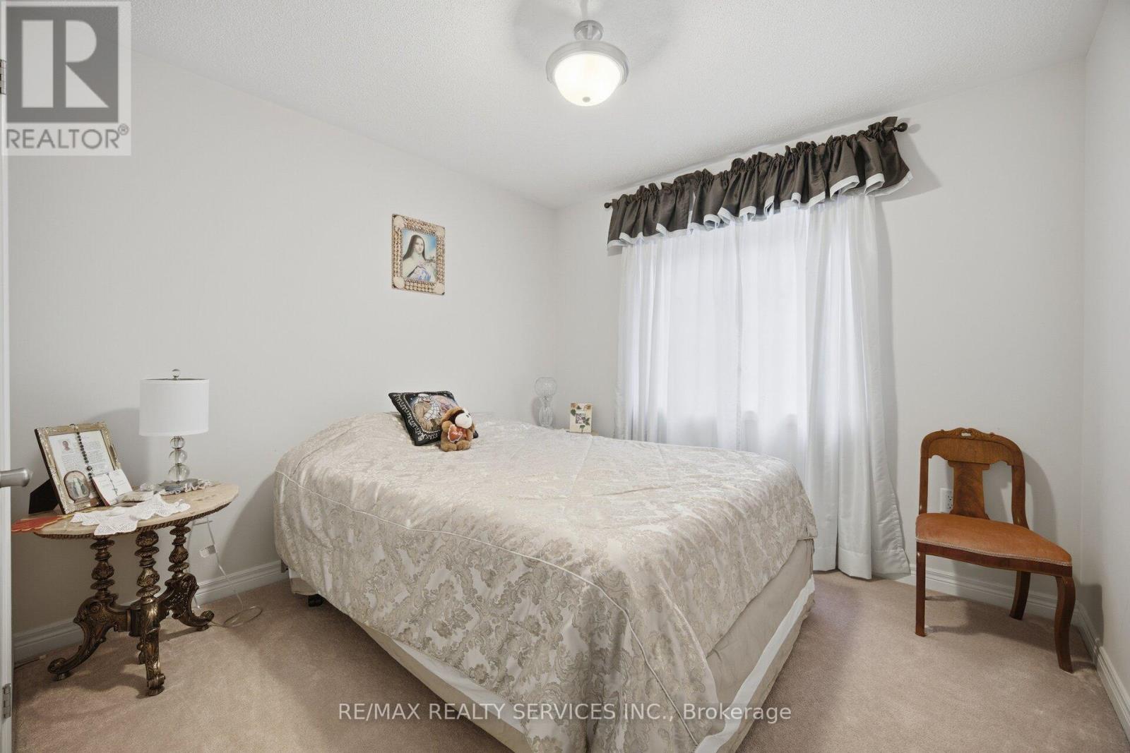 23 TWISTLETON STREET - 42