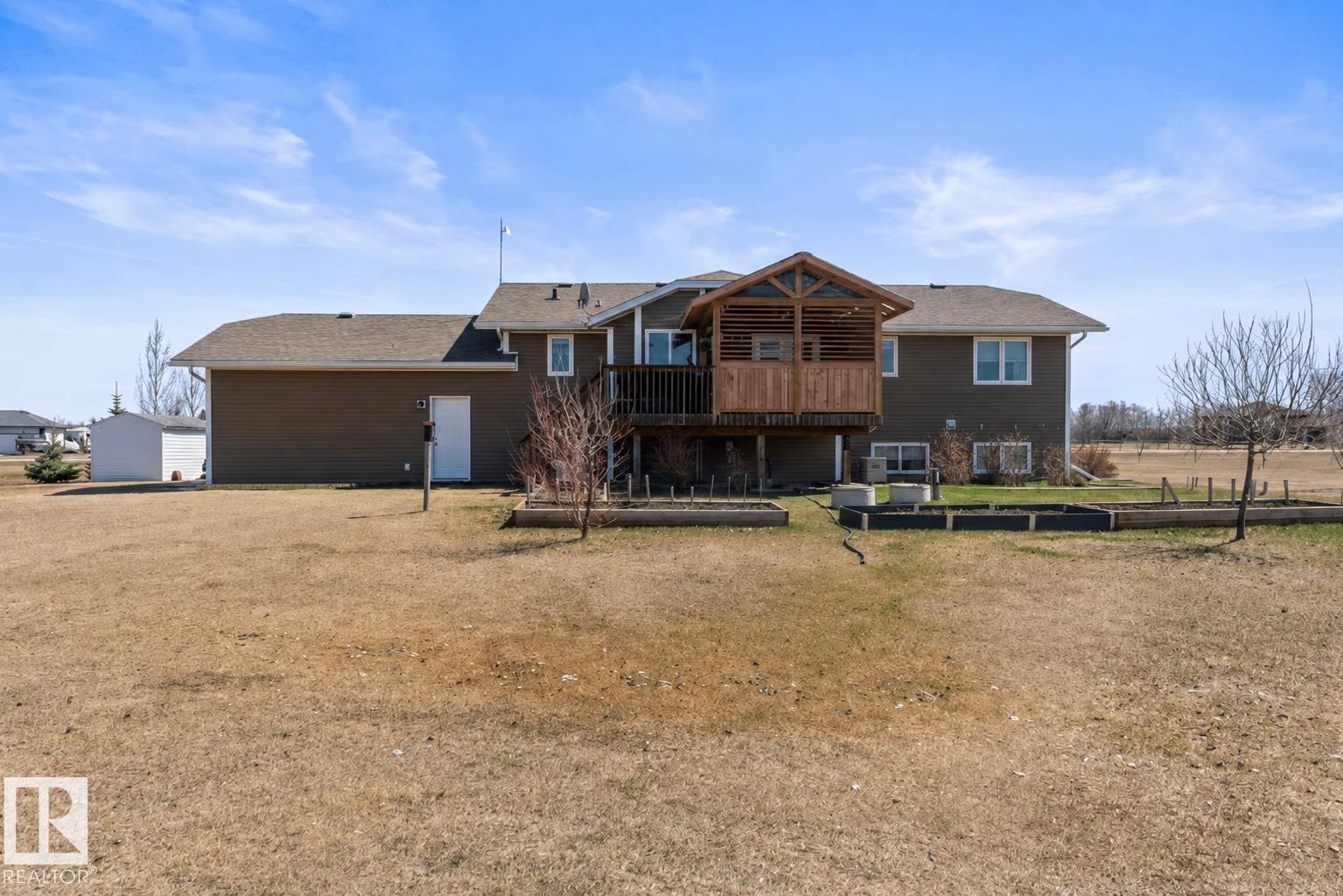 40 42011 Township Rd 624 - 3