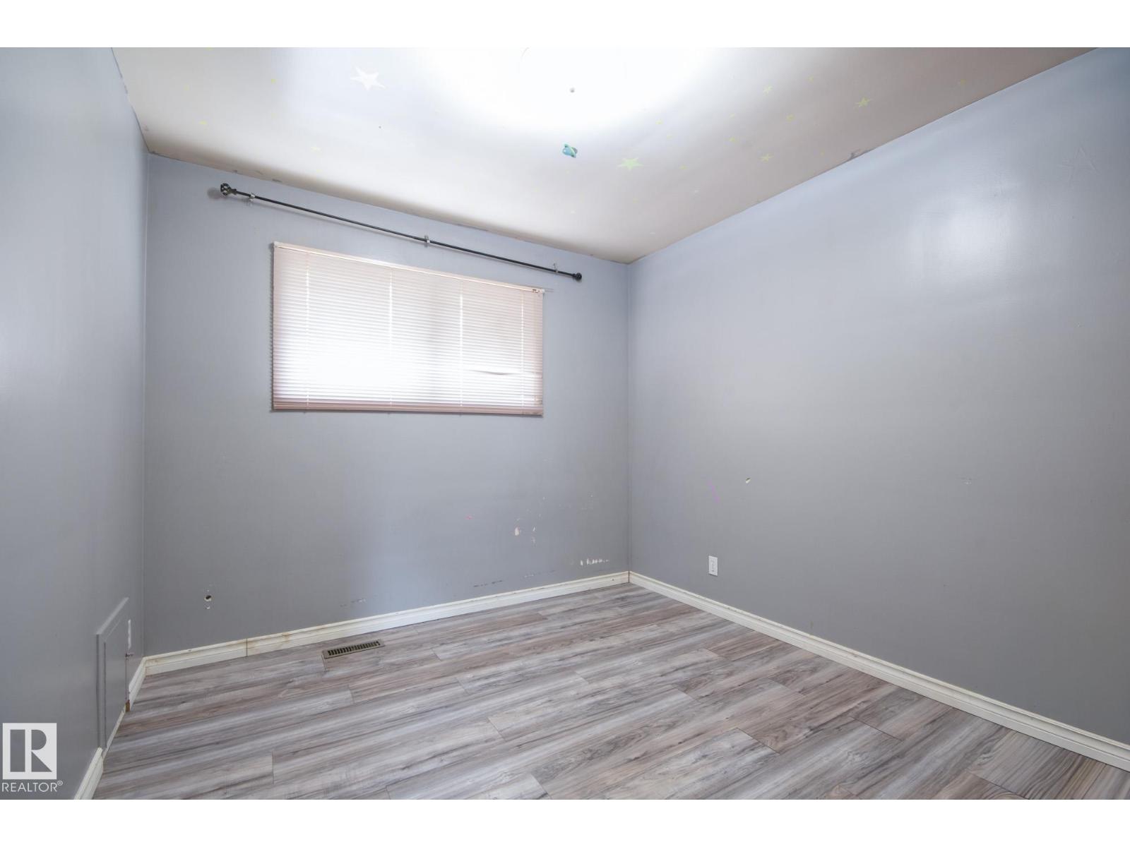 11901 42 ST NW, Edmonton