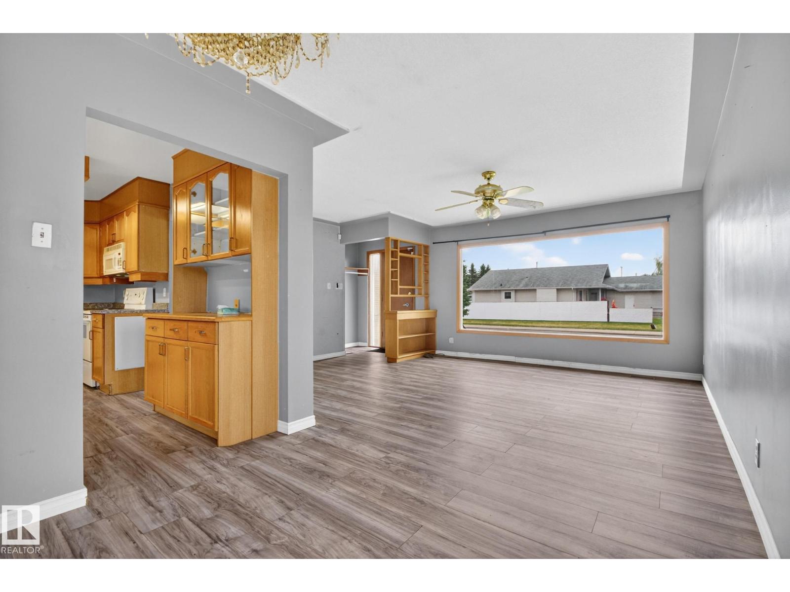 11901 42 ST NW, Edmonton