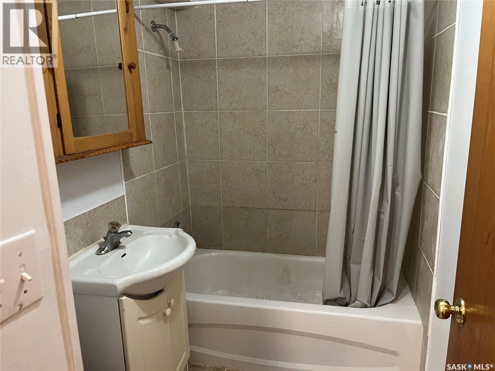 345 19th STREET E - 10