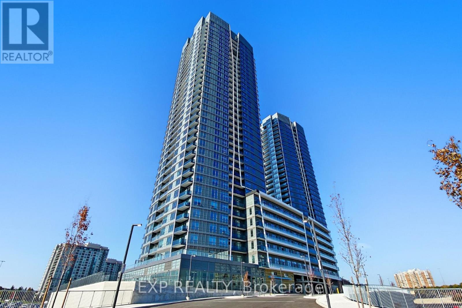 #2707 30 UPPER MALL WAY - 2
