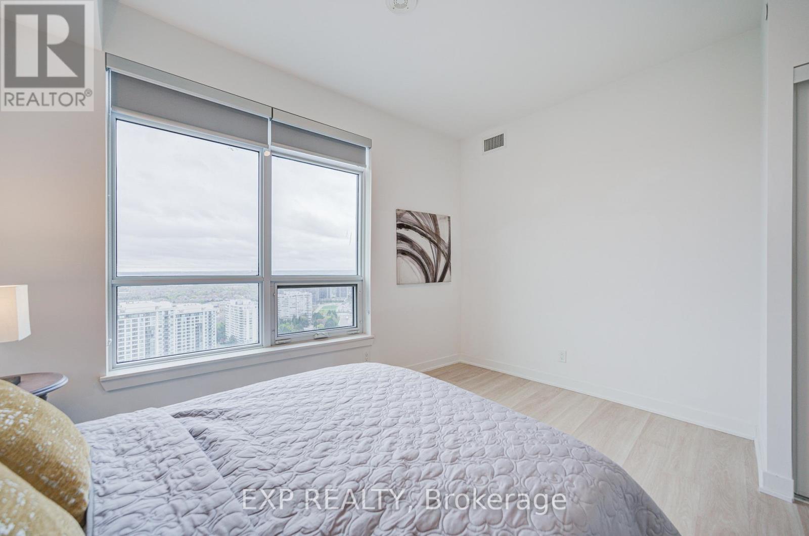 #2707 30 UPPER MALL WAY - 24
