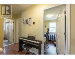 Bedroom 2 - 307 Boisdale Avenue, Richmond Hill, ON L4C1R4 Photo 6