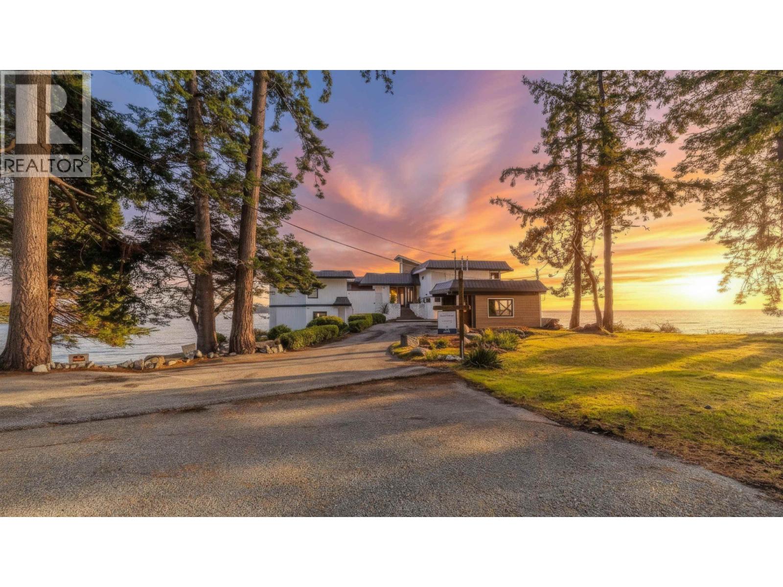 5482 HILL ROAD, Sechelt