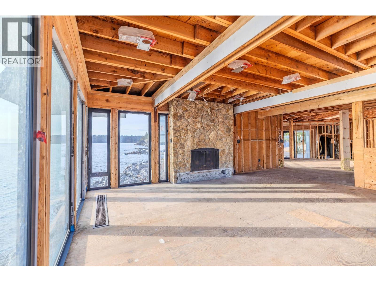 5482 HILL ROAD, Sechelt