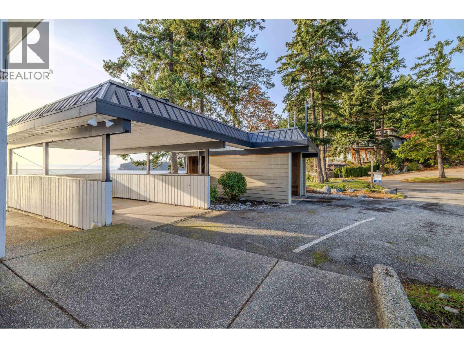 5482 HILL ROAD, Sechelt
