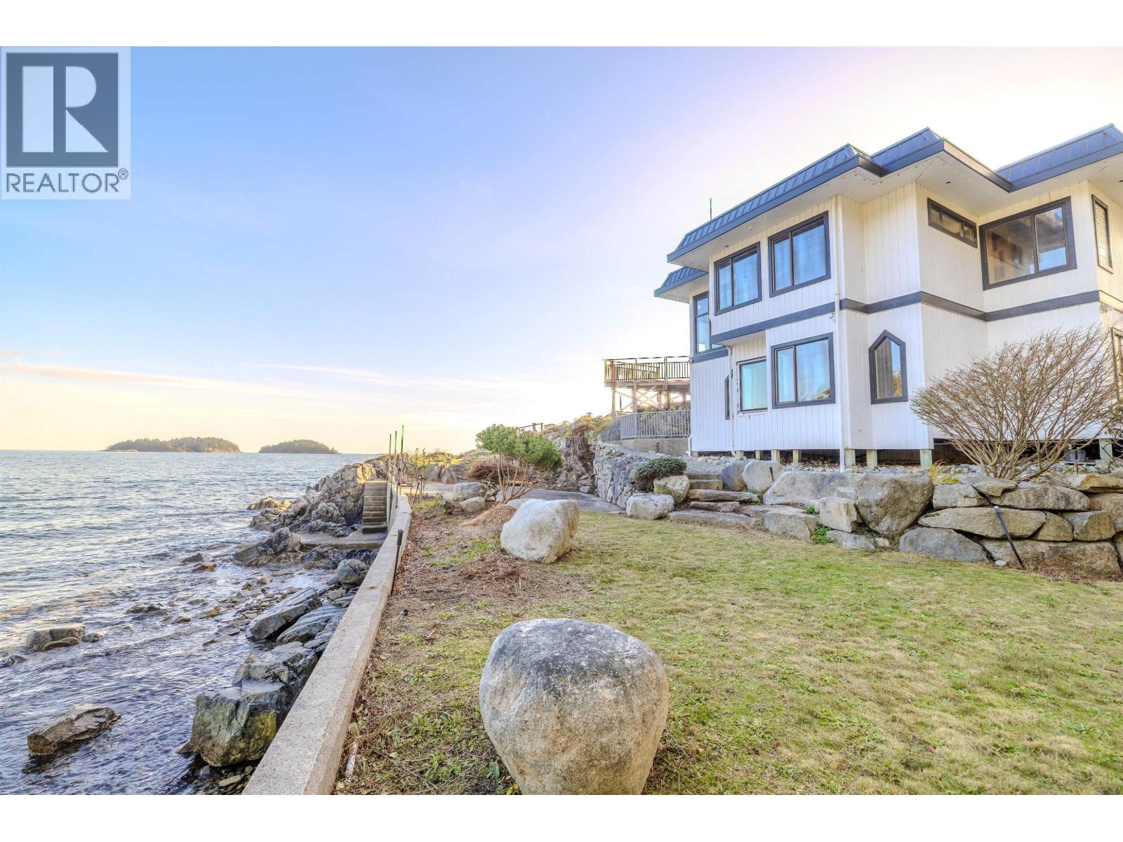 5482 HILL ROAD, Sechelt