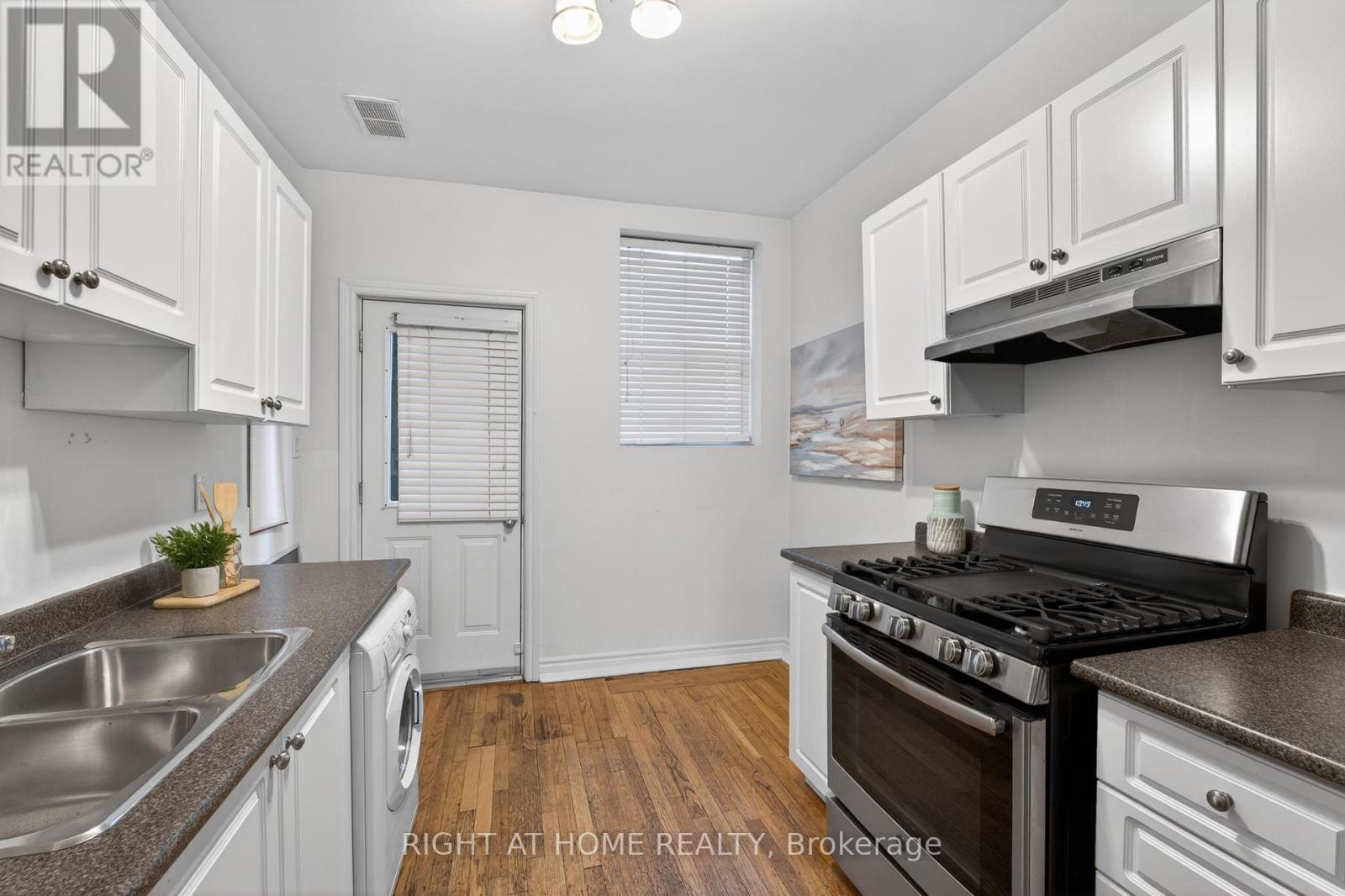 #301 412 JARVIS STREET - 21
