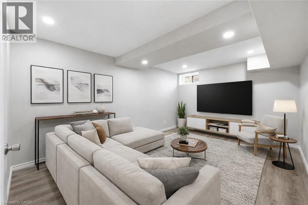 #154 11 QUEENSLEA Drive - 22
